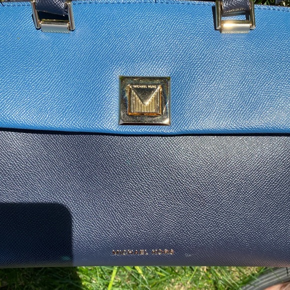 💘 Host Pick 💘 MK Sylvia Medium Crossgrain Leather Satchel - Picture 3 of 9